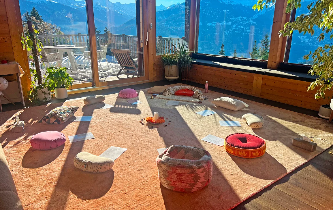 Wommens temple circle home